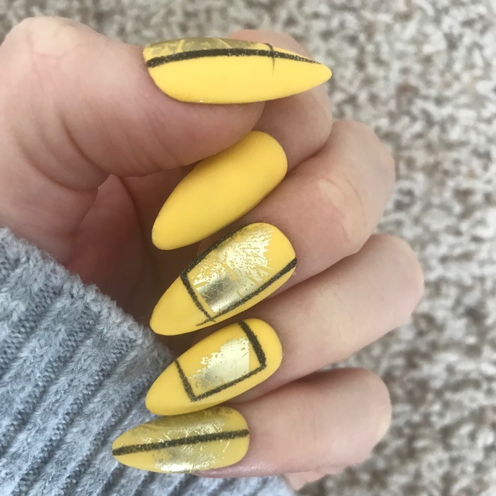 Press on nails